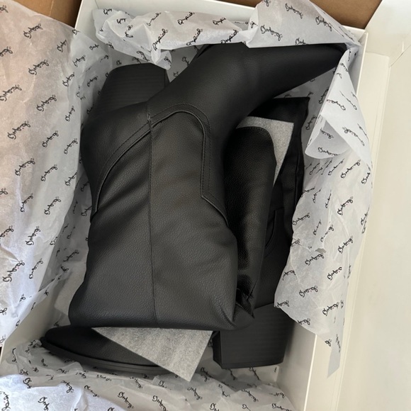 Red dress, back to my roots black pointed toe knee high boots, size 9 - Picture 5 of 5